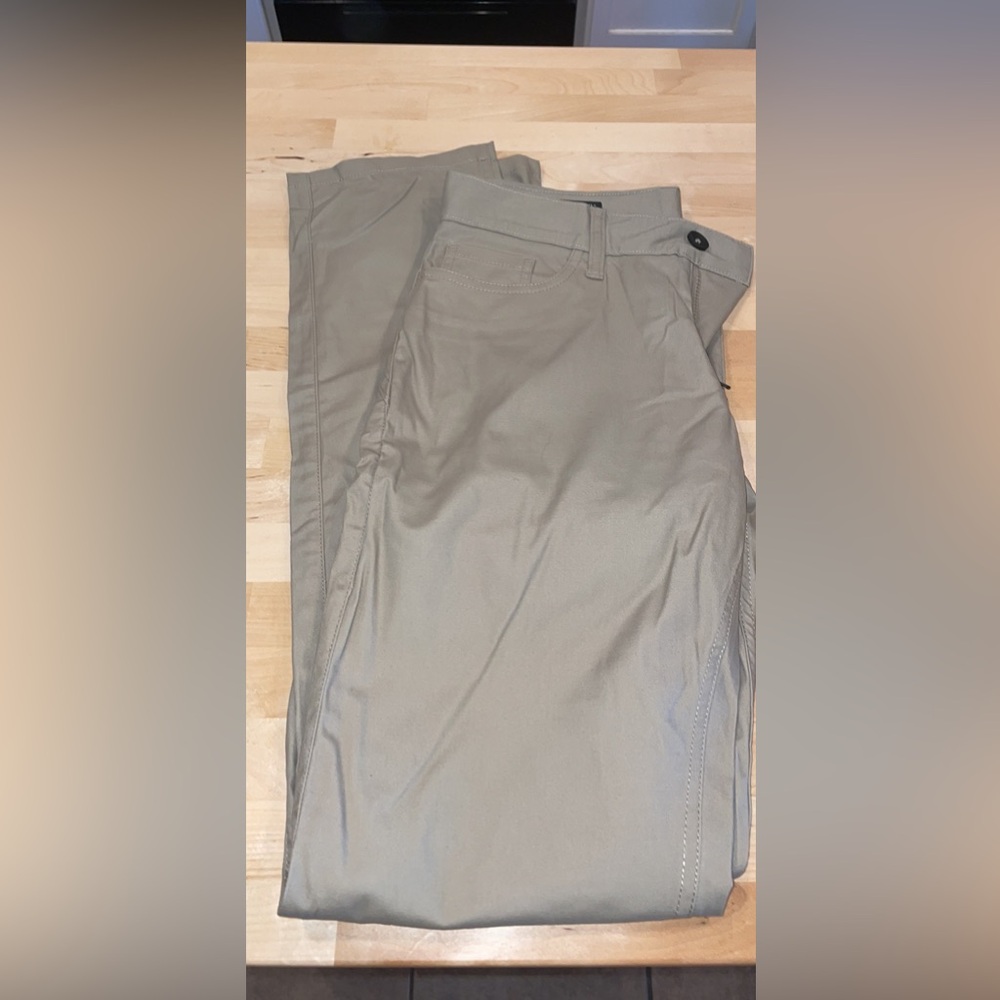 Oakley Men’s Slim Straight Fit Khaki Pants